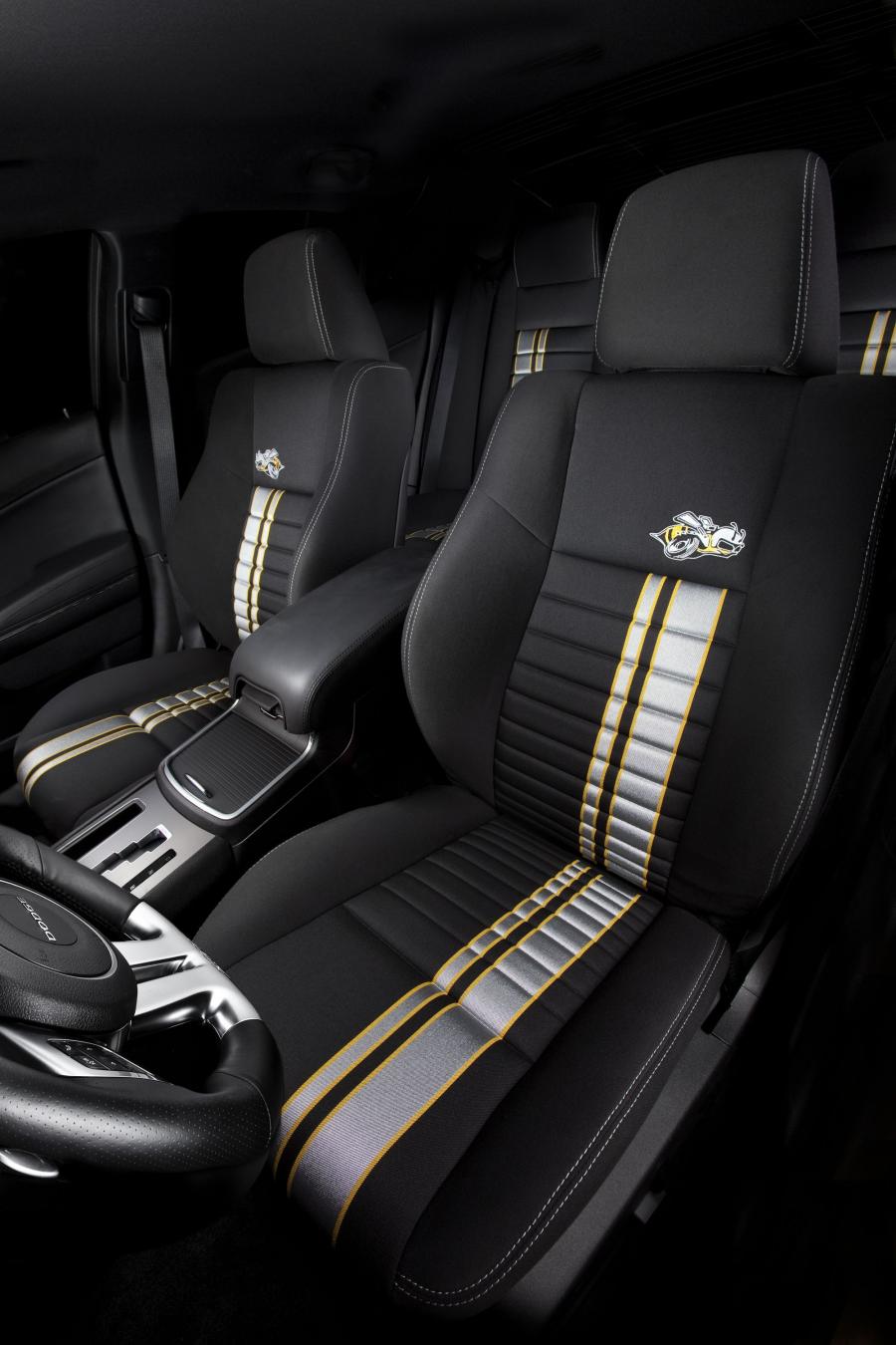  Dodge Charger SRT8 Super Bee 2012 года  (фото 5 из 39)